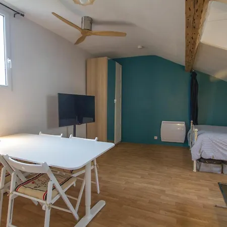 Lovely - Near Park Apartment